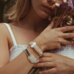The Boa bracelet is a long, thin bracelet that is wrapped two or three times around the wrist-Bracelet BOA TETHIS Pearl