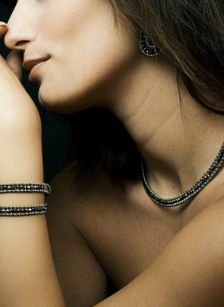 Necklace Giro Zirco Black_IND